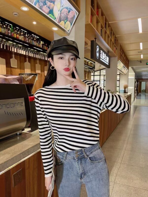 Custom Women's sweaters/Knitwear